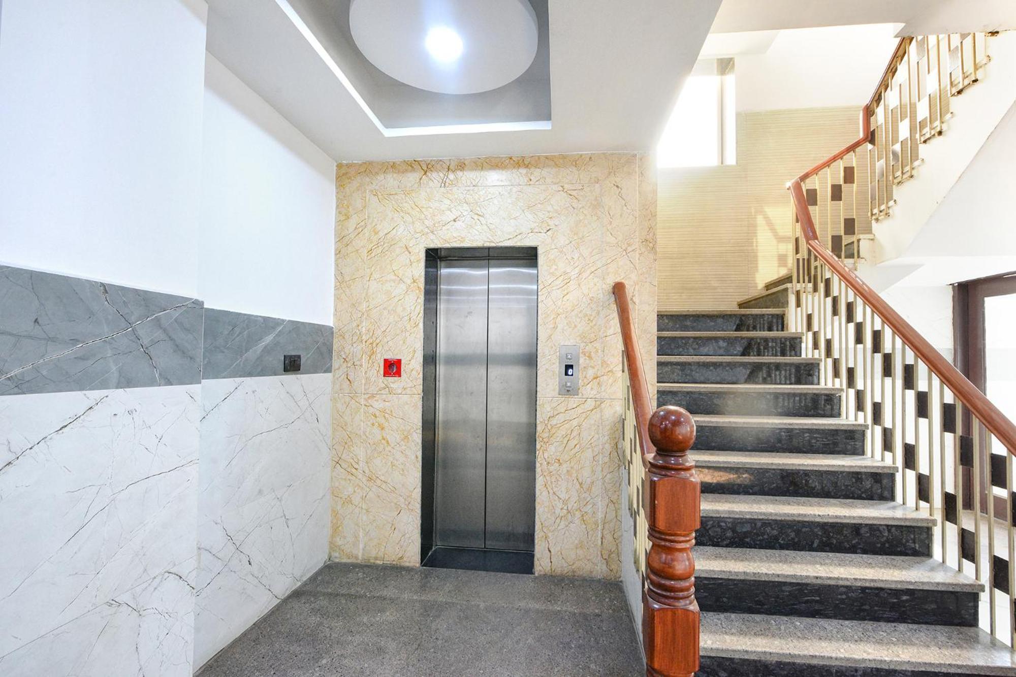 Fabhotel Vibe Noida Bagian luar foto