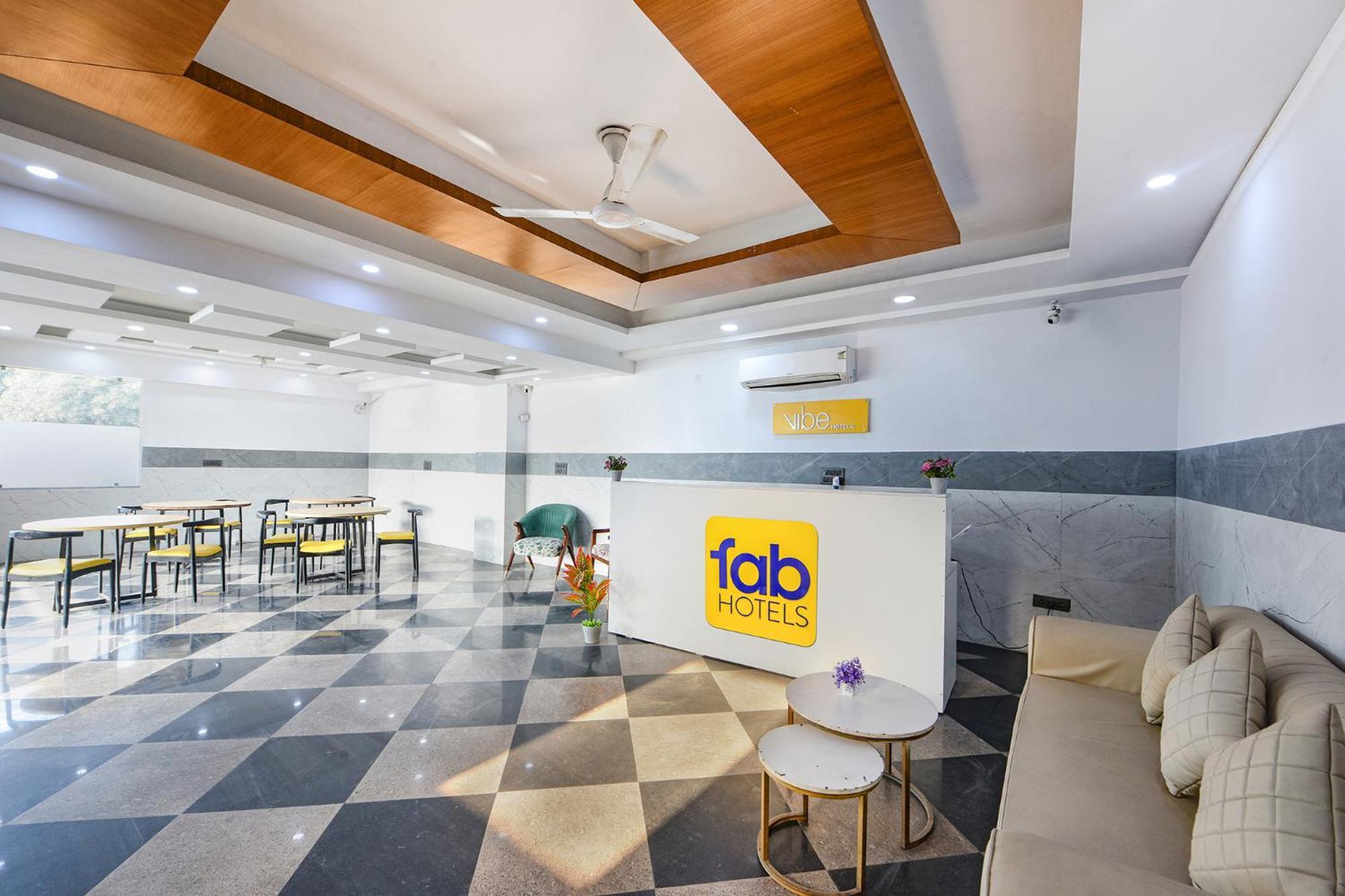 Fabhotel Vibe Noida Bagian luar foto