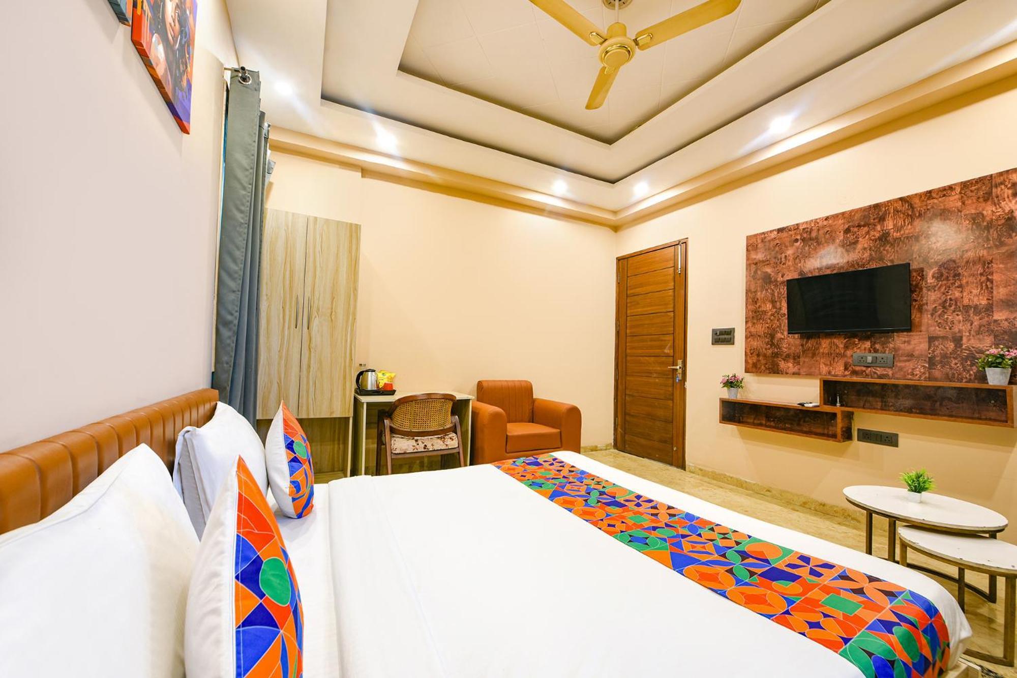 Fabhotel Vibe Noida Bagian luar foto