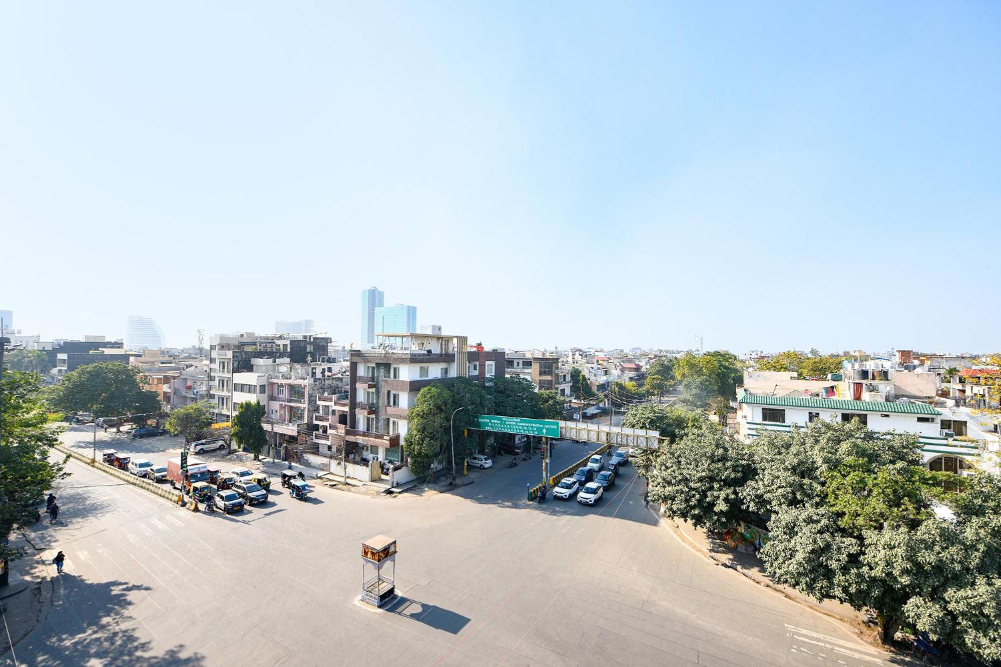 Fabhotel Vibe Noida Bagian luar foto